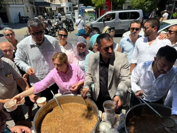 Fethiye'de Aşure İkramı: Birlik ve Beraberlik Mesajları Verildi - Beşkaza TV görseli 1