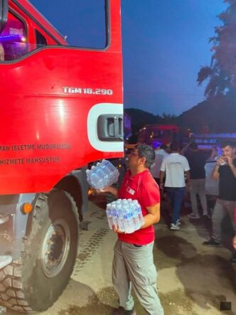 Fethiye'de Yangın Ekiplerine Türk Kızılay'dan Destek