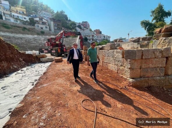 Fethiye Antik Tiyatrosu'ndaki Restorasyon Çalışmaları Yerinde İncelendi