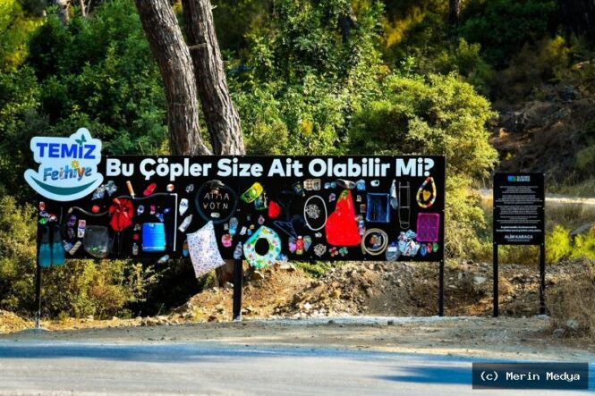 Fethiye'de Çöpler Billboard'a Taşındı: 'Bu Çöpler Size Ait Olabilir Mi?'