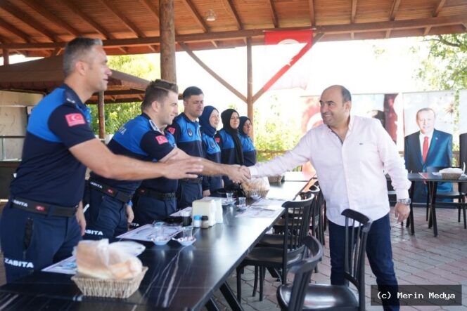 Başkan Akdenizli, Zabıta Ekipleriyle Kahvaltıda Buluştu
