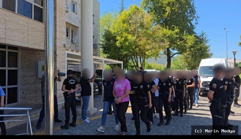 Muğla'da FETÖ operasyonu kapsamında gözaltına alınan şüpheliler