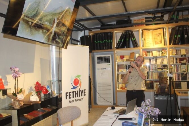Ulaş Kiper, Fethiye'de 'Denizden Karaya Bakış' Kitabını Tanıttı