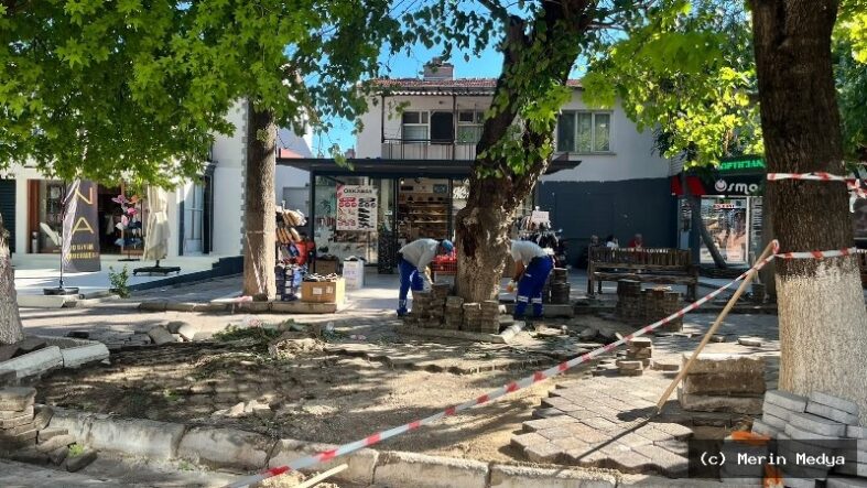 Fethiye’de Kaldırımlarda Bakım Çalışması