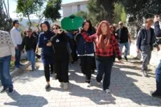 Kadınlar Günü’nde Katledildi, Tabutunu Kadınlar Taşıdı (2)